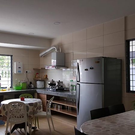 Ellis Lot 310 Villa Kuching Buitenkant foto