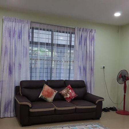 Ellis Lot 310 Villa Kuching Buitenkant foto