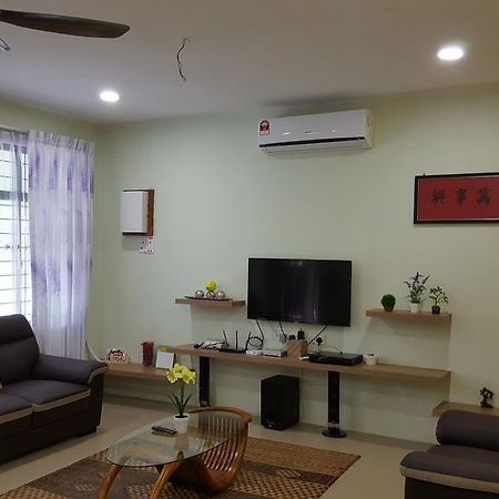 Ellis Lot 310 Villa Kuching Buitenkant foto